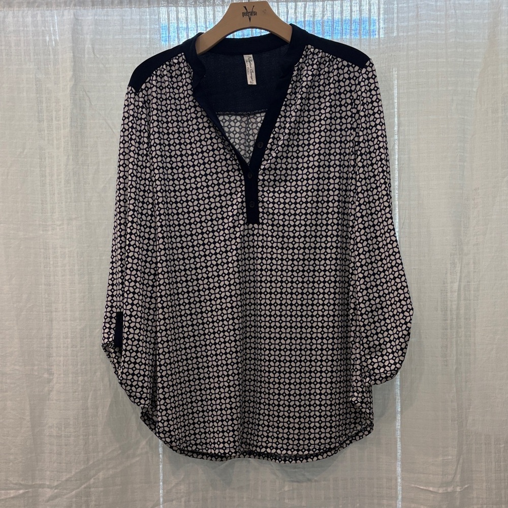 PerSeption Concept Navy and White Geometric Blouse